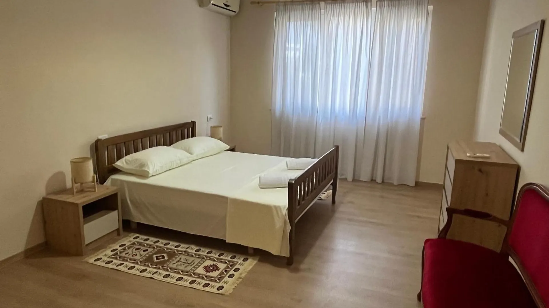Irena And Papi'S Warm Apartment 地拉那 阿尔巴尼亚