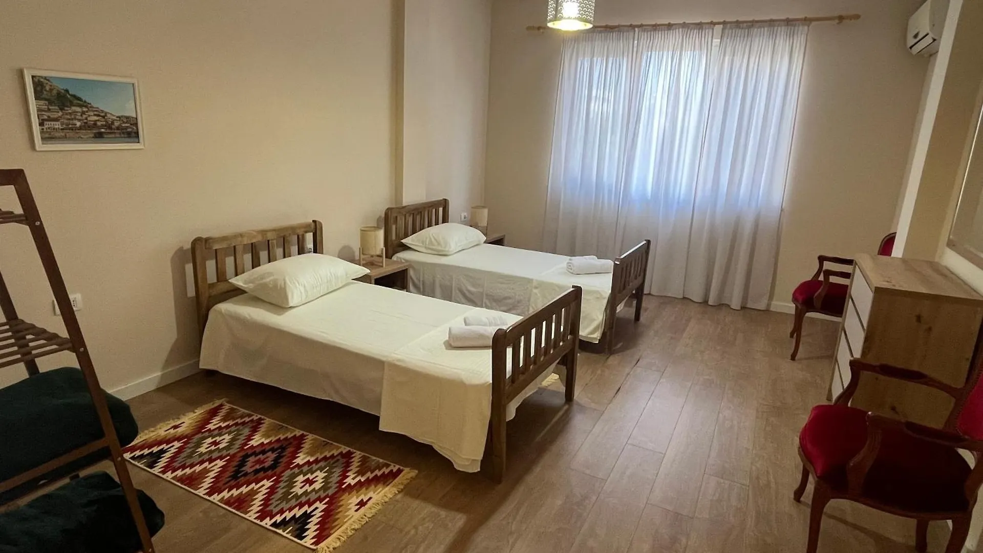 Irena And Papi'S Warm Apartment 地拉那